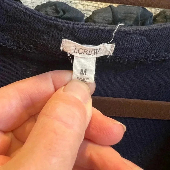 J. Crew medium navy blue floral ruffle edge top 3/4 sleeves vintage 3d neck - Picture 3 of 7